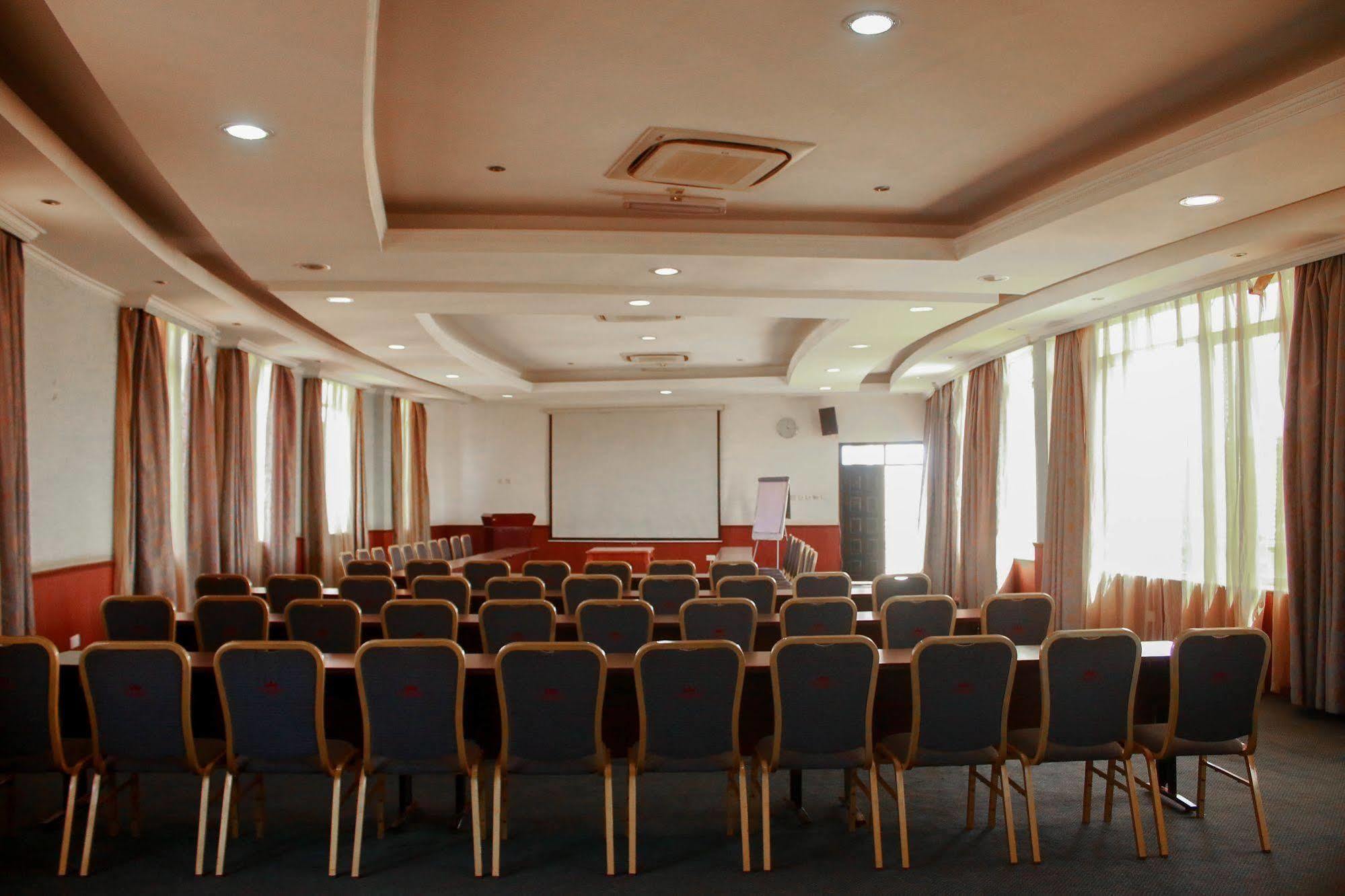 City Royal Resort Hotel Kyambogo  Dış mekan fotoğraf